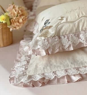 Set biancheria da Letto "Principessa Fiori e Pizzi" - Con ricami raffinati e delicati in temi floreali e merletti. Solo per piccole principesse!