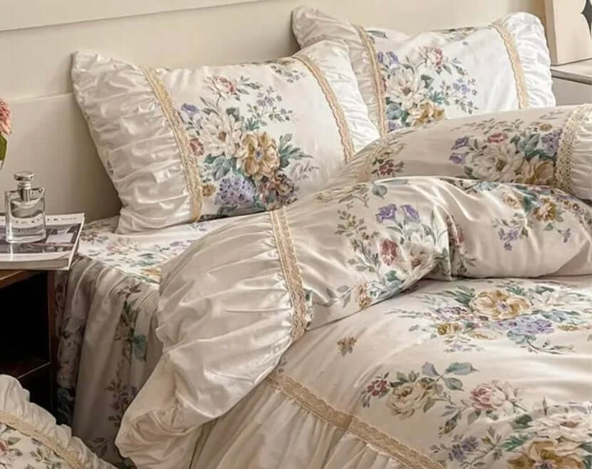 Set Biancheria da Letto "Principessa Azzurrina" - con delicati temi floreali in Stile Provenzale, disponibili in diversi colori.