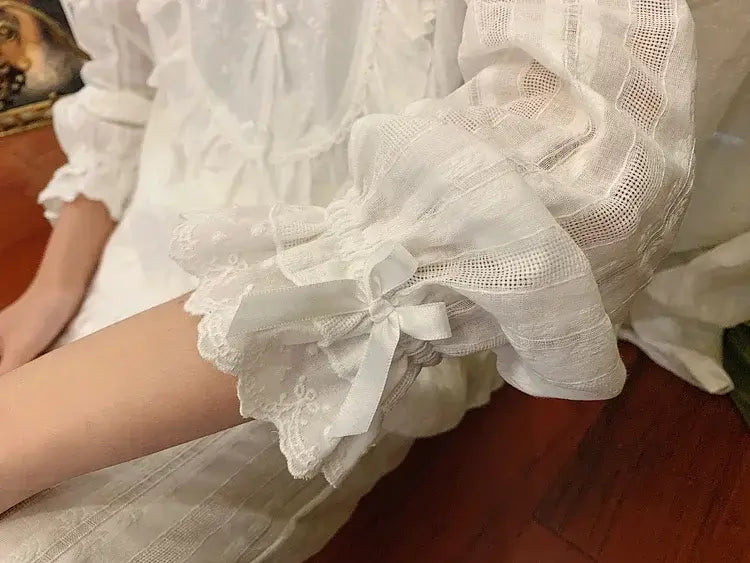 Pigiama "Baby Doll Princess" - in Cotone Naturale, Volant delicati e ricami preziosi.