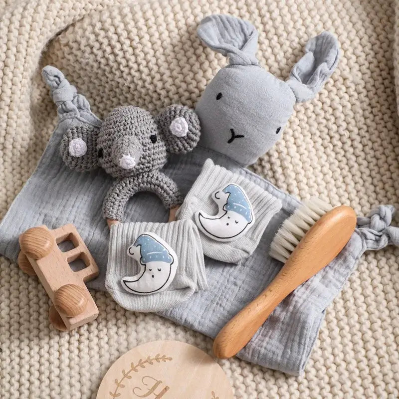 Set idea regalo "Teddy Baby Shower" - un set con Asciugamano simpatico Testa di animali in cotone 100% naturale, sonaglio a uncinetto e calzini di cotone abbinati - diversi colori e modelli disponibili!