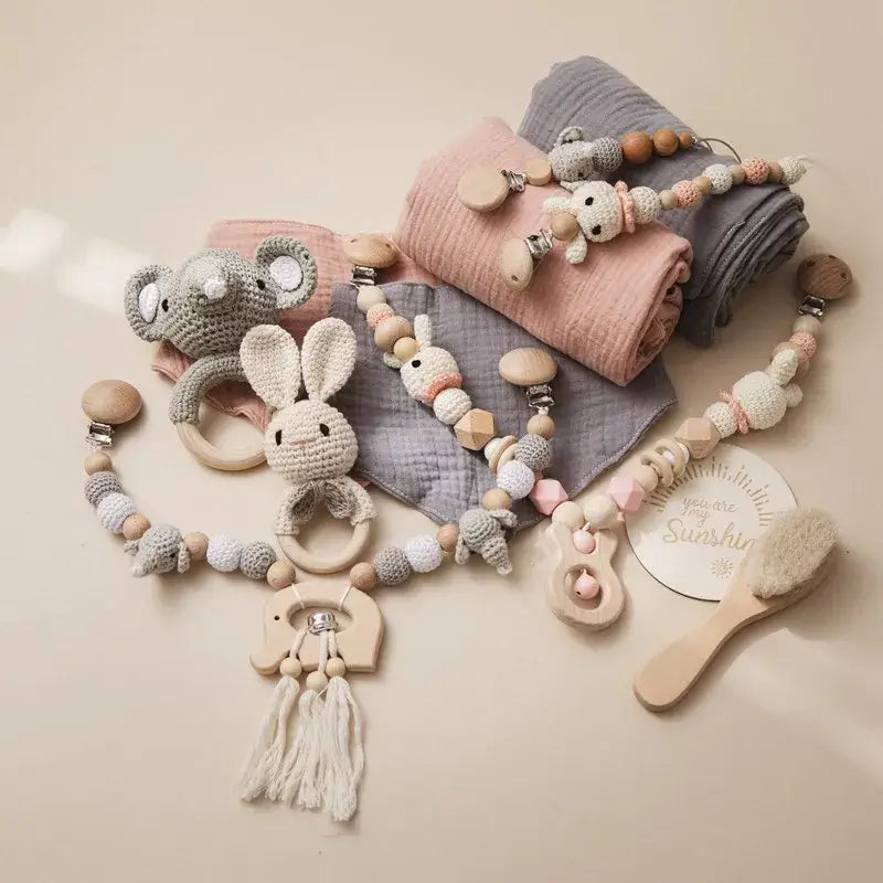 Set idea regalo "Teddy Baby Shower" - un set con Asciugamano simpatico Testa di animali in cotone 100% naturale, sonaglio a uncinetto e calzini di cotone abbinati - diversi colori e modelli disponibili!