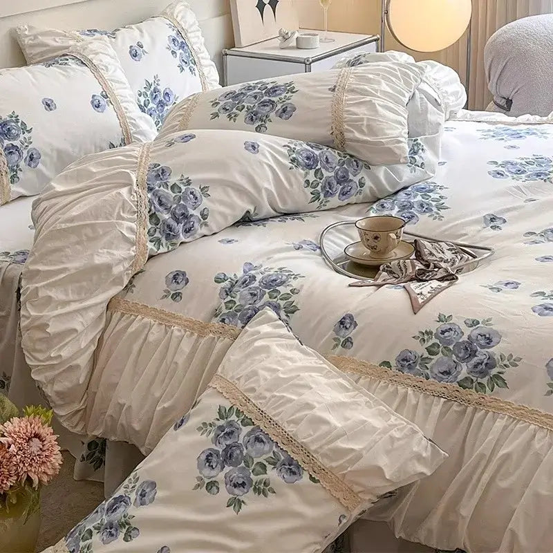 Set Biancheria da Letto "Principessa Azzurrina" - con delicati temi floreali in Stile Provenzale, disponibili in diversi colori.