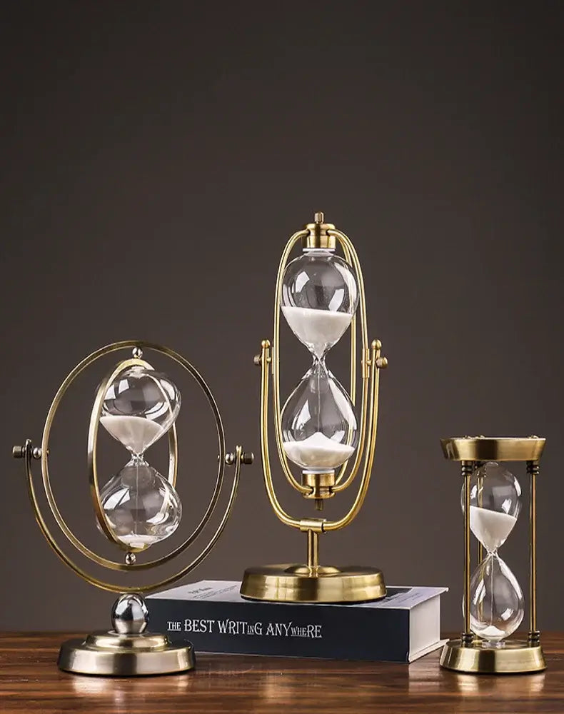 Clessidra "Sand St. Tropez" - Ornamento laccato in oro e fattura mirabile.