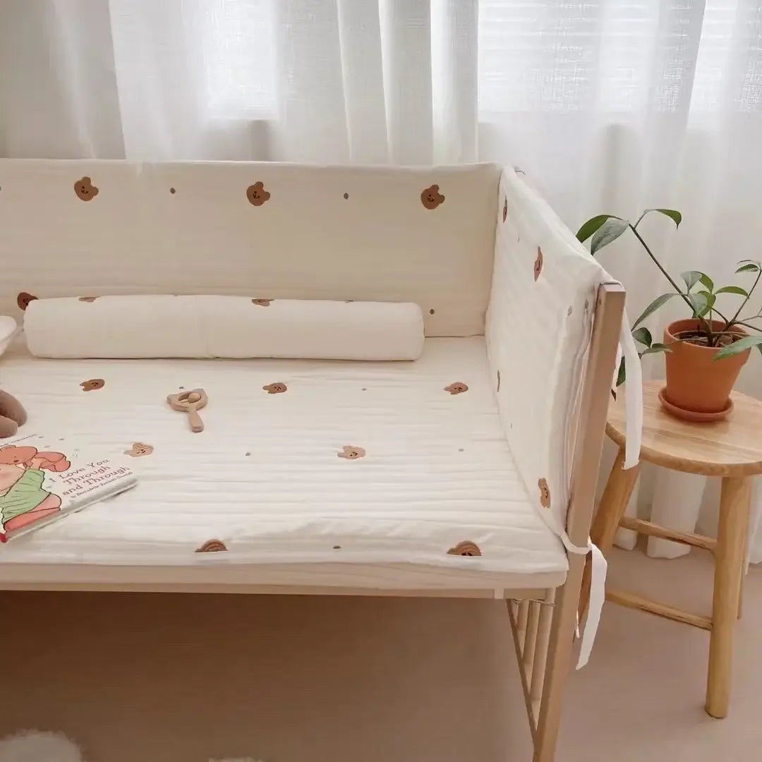 Set Cuscino Antiurto "Teddy Ricami" per culla - 4 pezzi 30x120 cm