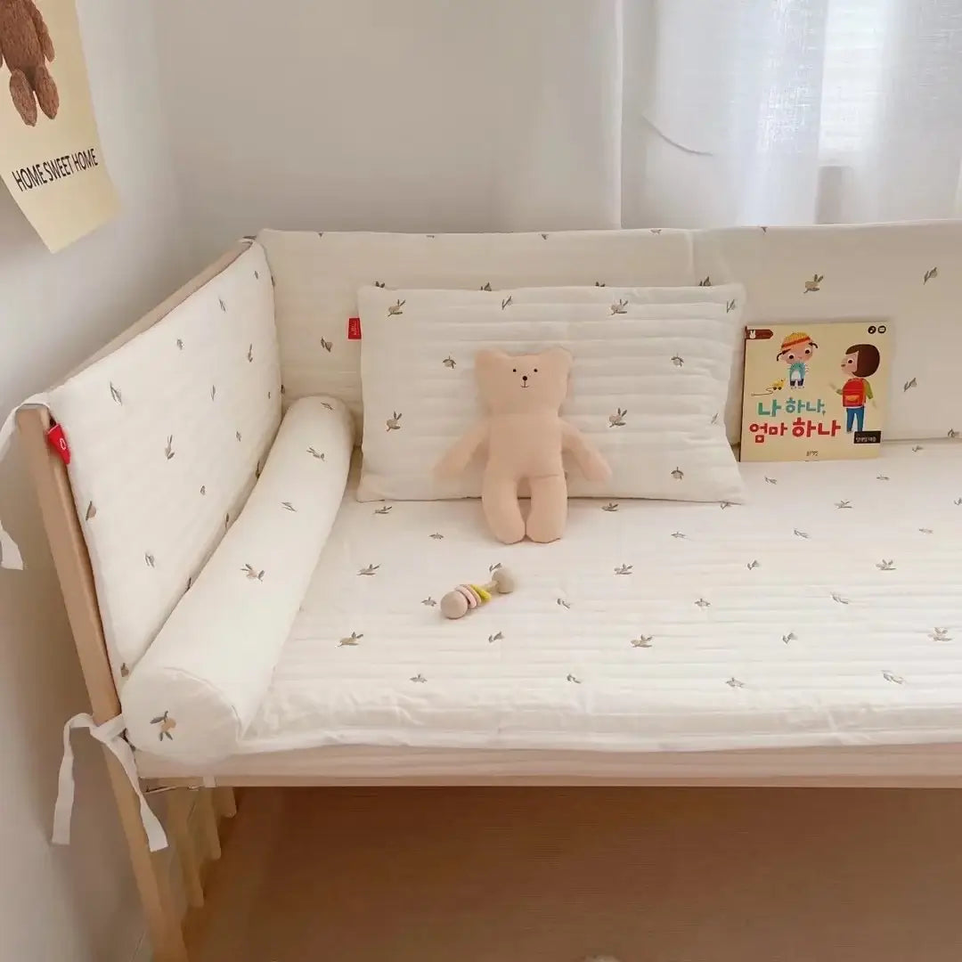 Set Cuscino Antiurto "Teddy Ricami" per culla - 4 pezzi 30x120 cm