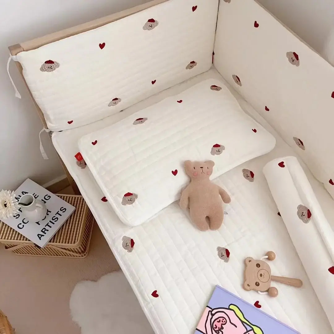 Set Cuscino Antiurto "Teddy Ricami" per culla - 4 pezzi 30x120 cm
