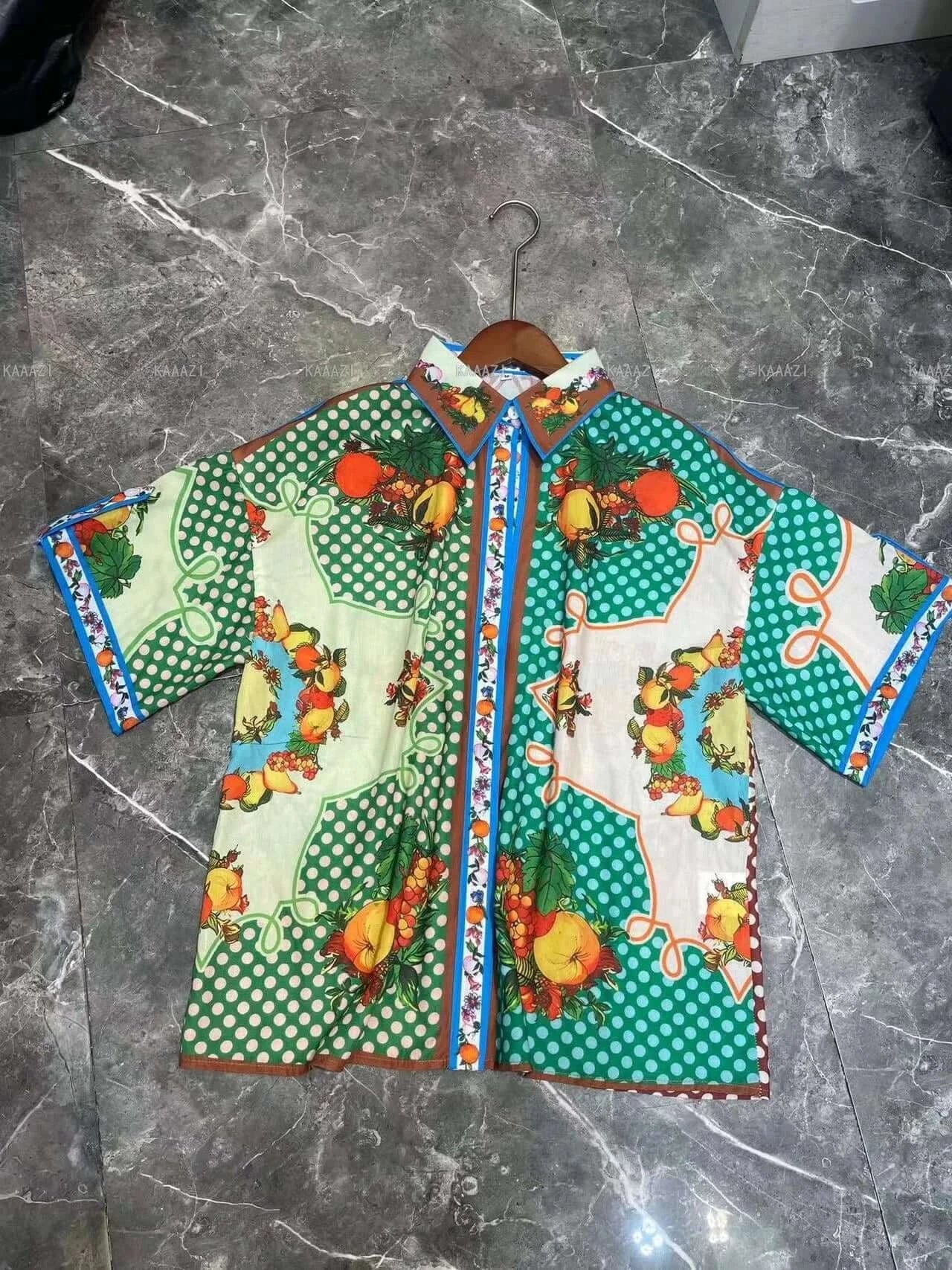 Pigiama "Sicily Satin" - in Satin Stampato con trama stile Siciliano Mediterraneo.