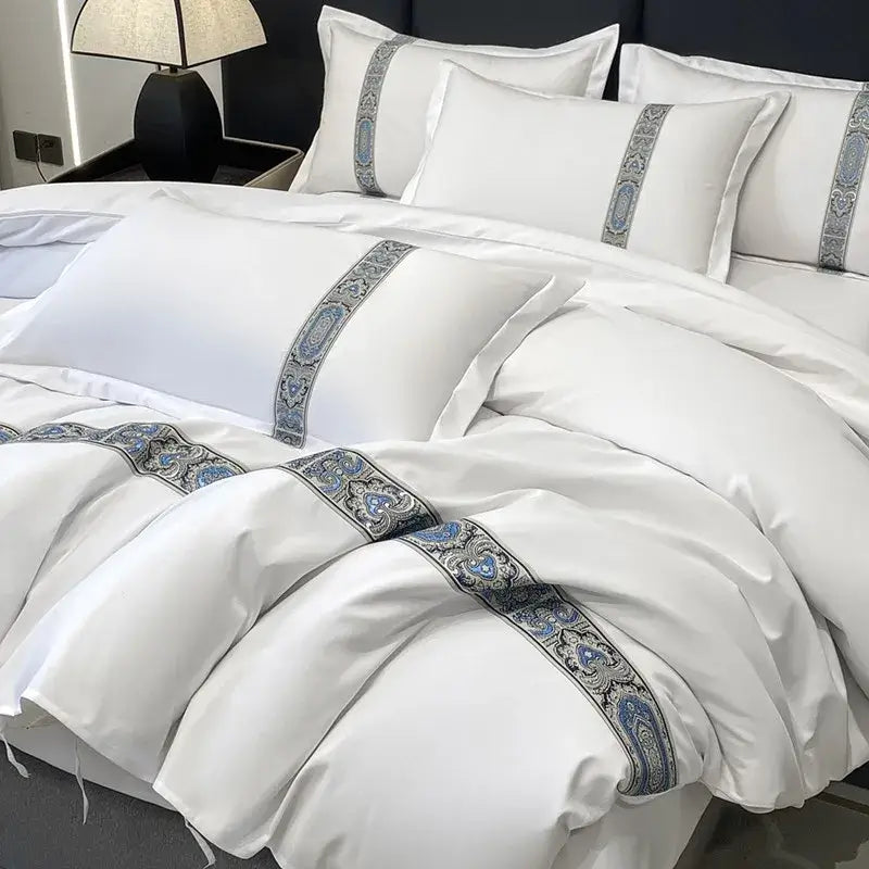 Set Biancheria da Letto "Minimal St. Tropez" - in Cotone Egiziano e Ricami minimalisti