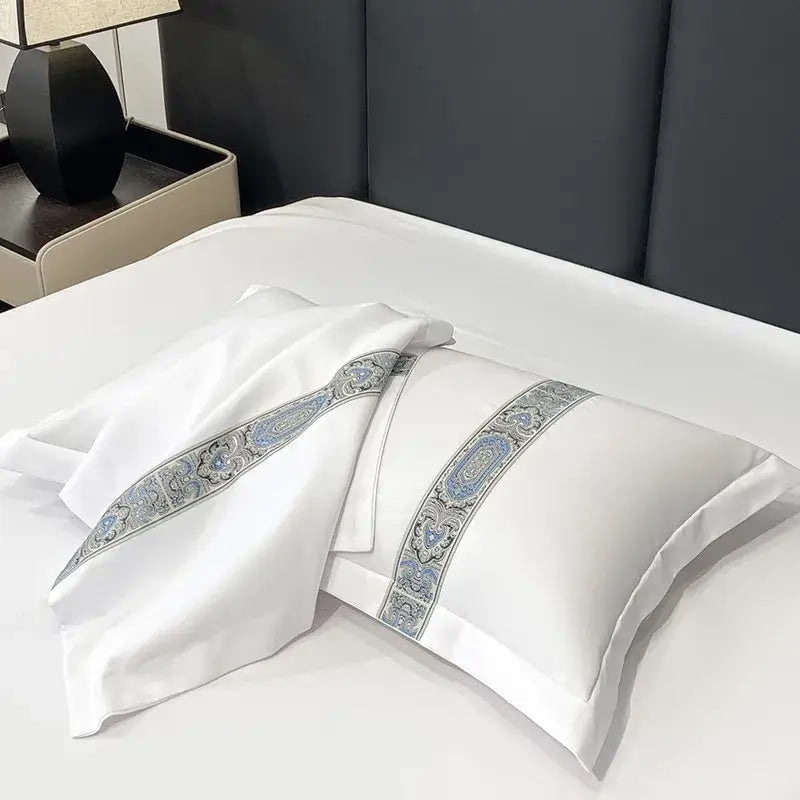 Set Biancheria da Letto "Minimal St. Tropez" - in Cotone Egiziano e Ricami minimalisti