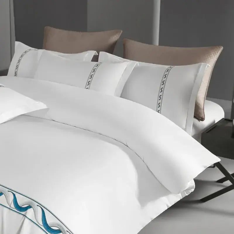 Set Biancheria da Letto "Minimal St. Tropez" - in Cotone Egiziano e Ricami minimalisti