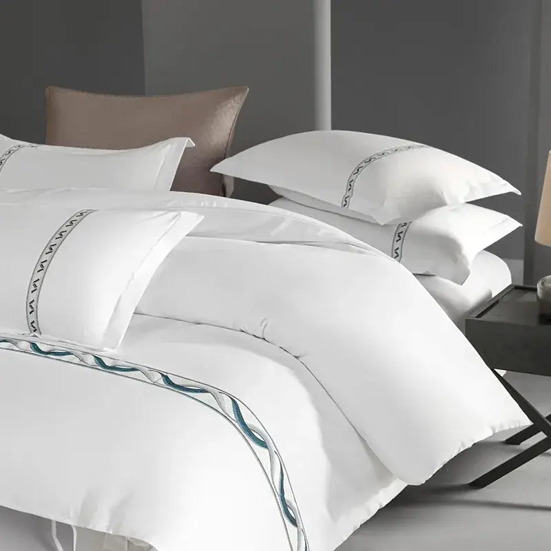 Set Biancheria da Letto "Minimal St. Tropez" - in Cotone Egiziano e Ricami minimalisti