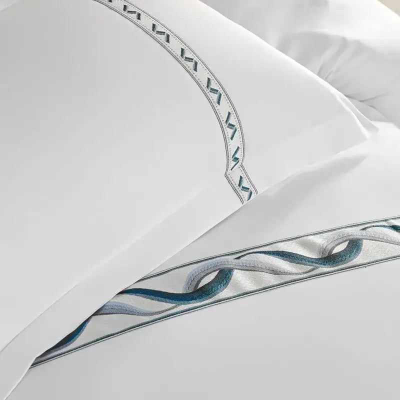 Set Biancheria da Letto "Minimal St. Tropez" - in Cotone Egiziano e Ricami minimalisti