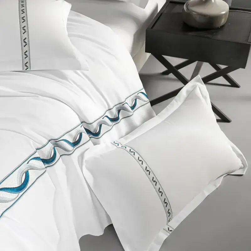 Set Biancheria da Letto "Minimal St. Tropez" - in Cotone Egiziano e Ricami minimalisti