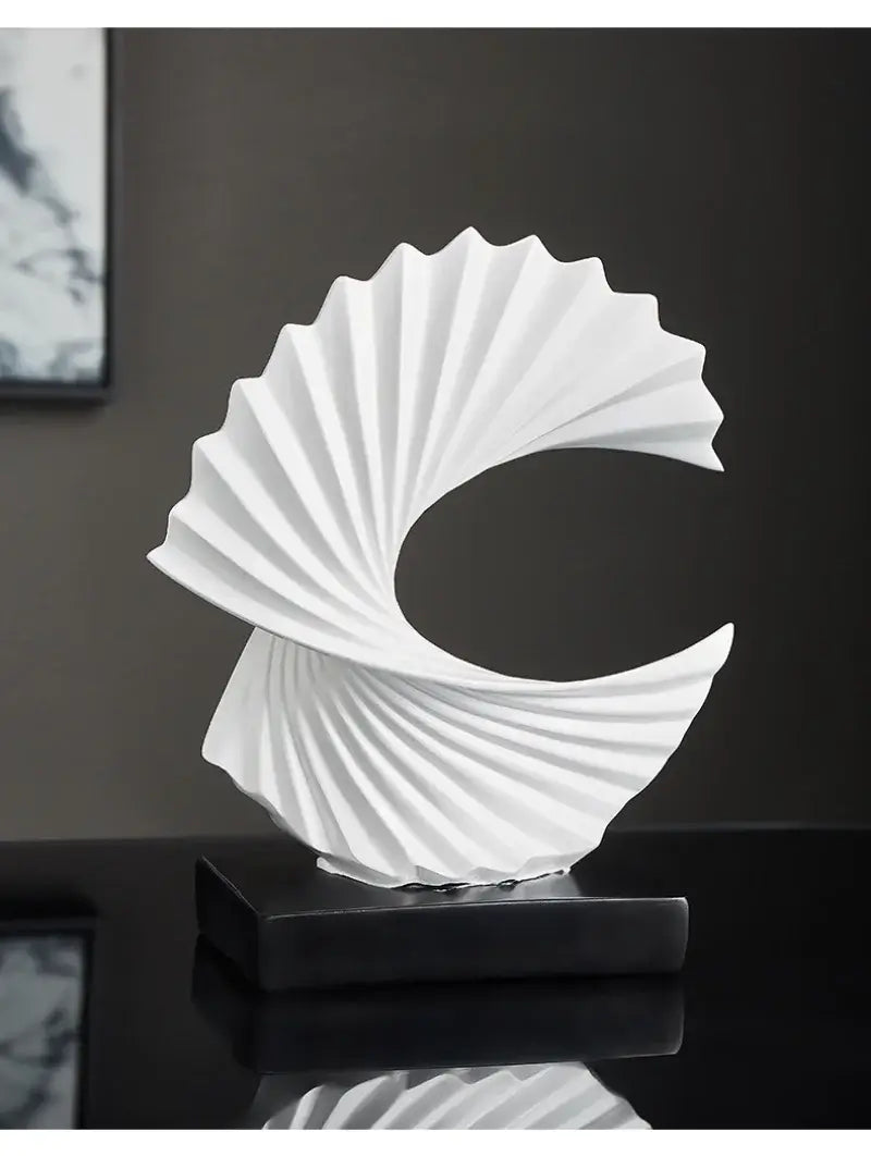 Scultura in Resina Acrilica "Conchiglia Stilizzata Cannes" - su base di Resina Acrilica.
