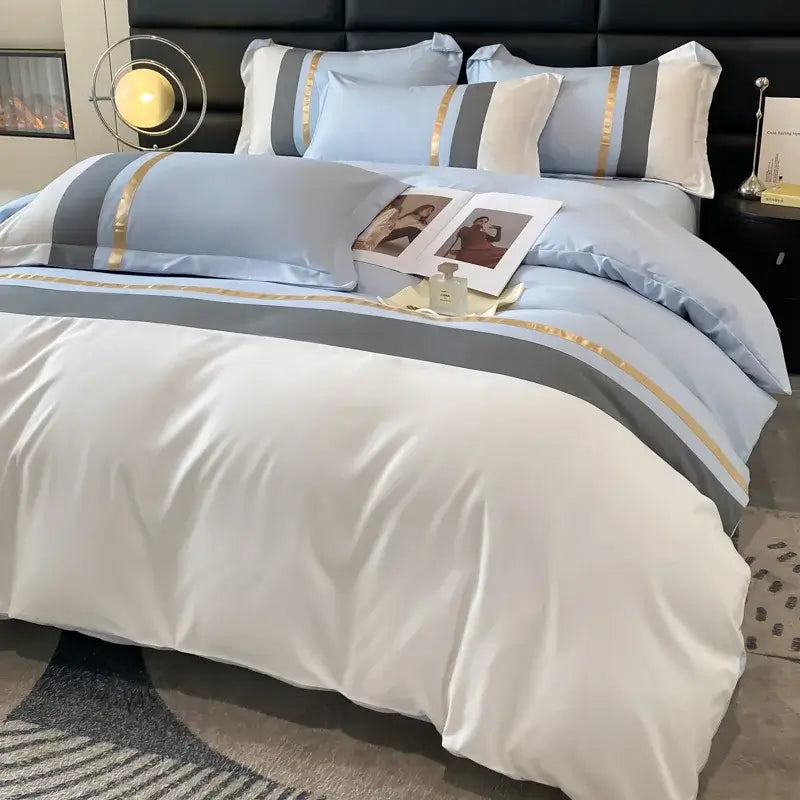 Set Biancheria da Letto "Geometrie Costa Azzurra" - in Cotone Egiziano Premium Quality e inserti in Raso Geometrici.
