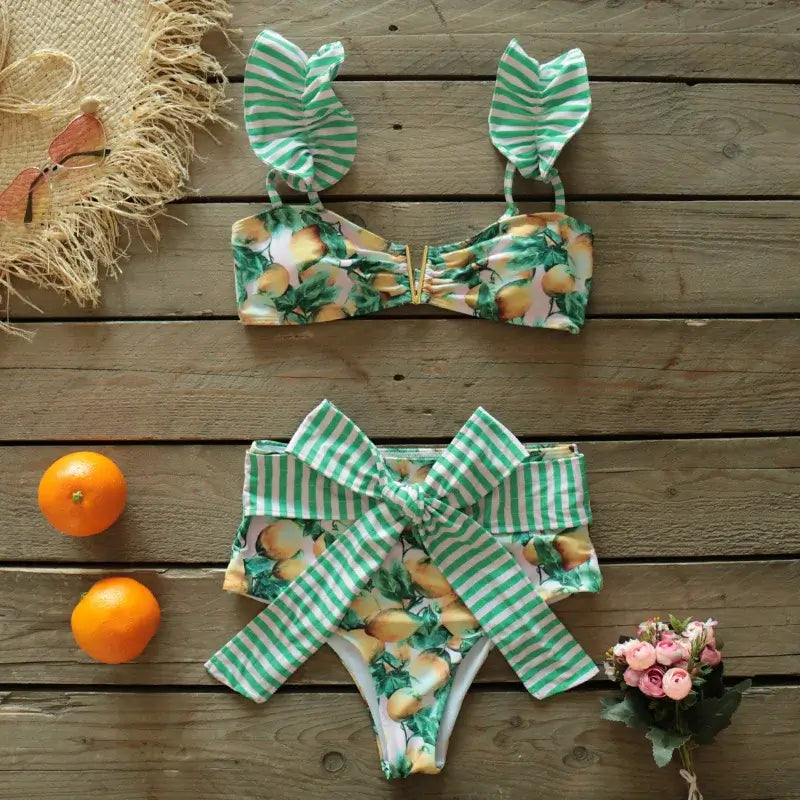 Costume due pezzi "Capri Resort" - Solido con design a volant monospalla a Vita Alta.