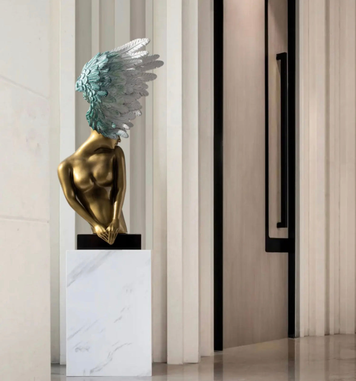 Scultura "Angelo Alato Cannes" - su base di Resina Acrila Mormorizzata. Premium Design.