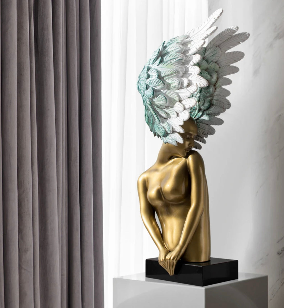 Scultura "Angelo Alato Cannes" - su base di Resina Acrila Mormorizzata. Premium Design.