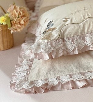 Set biancheria da Letto "Principessa Fiori e Pizzi" - Con ricami raffinati e delicati in temi floreali e merletti. Solo per piccole principesse!