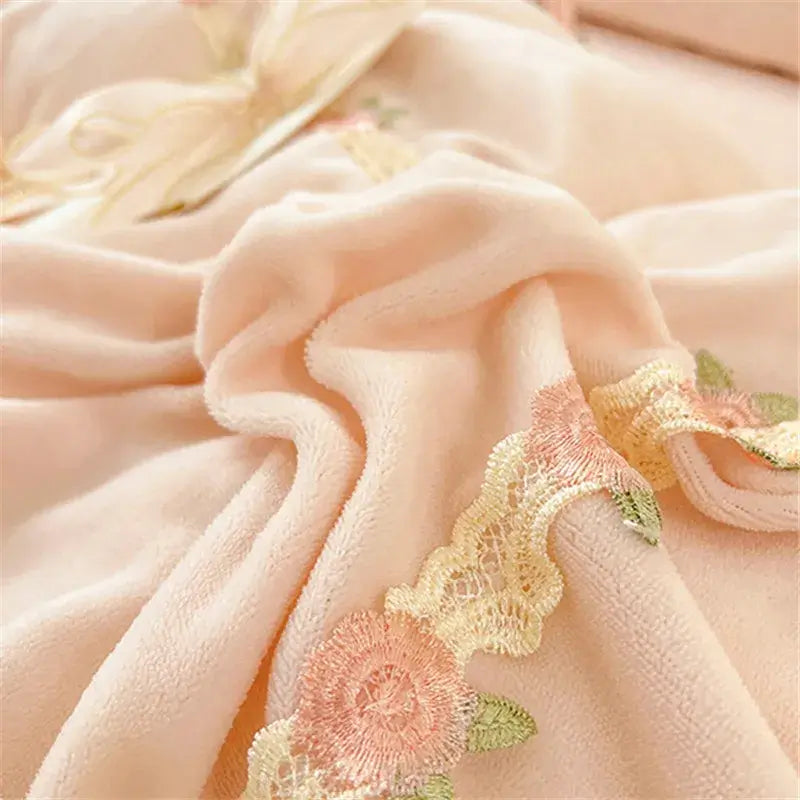 Set Biancheria da Letto "Princess Merletti" impreziositi da merletti di pregio e finiture di qualità. Rimarrai a bocca aperta!