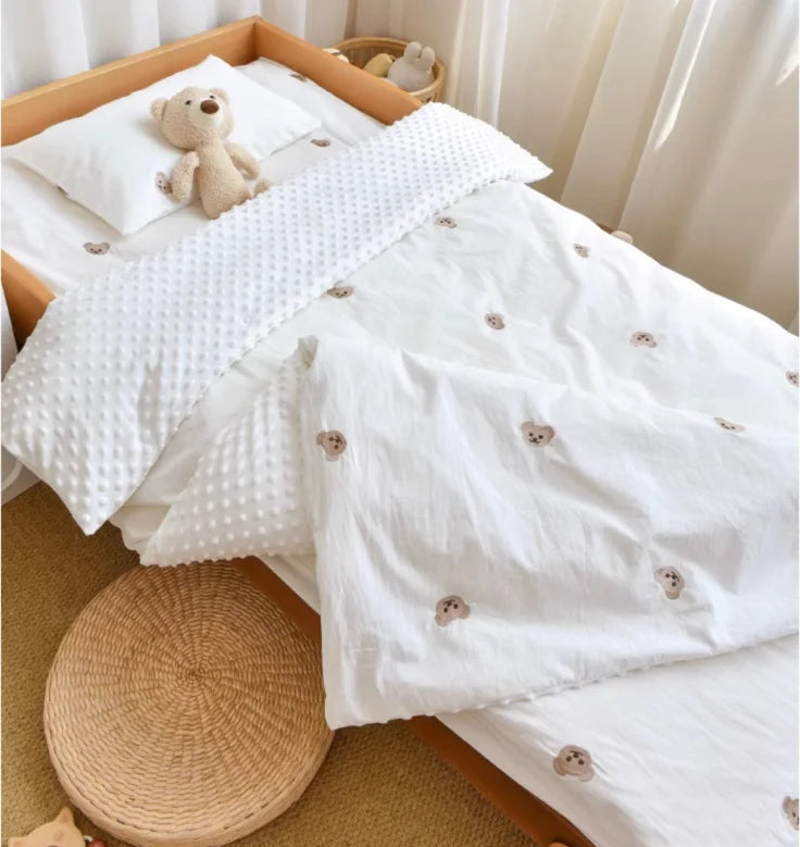 Set Letto Bambino "Teddy Grown Up" - per bambini grandi con set di federa letto e cuscino e copri piumone, con o senza imbottitura.