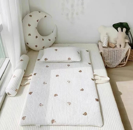 Materasso Portatile "Teddy Ricami" per culla - in cotone naturale 65x115 cm