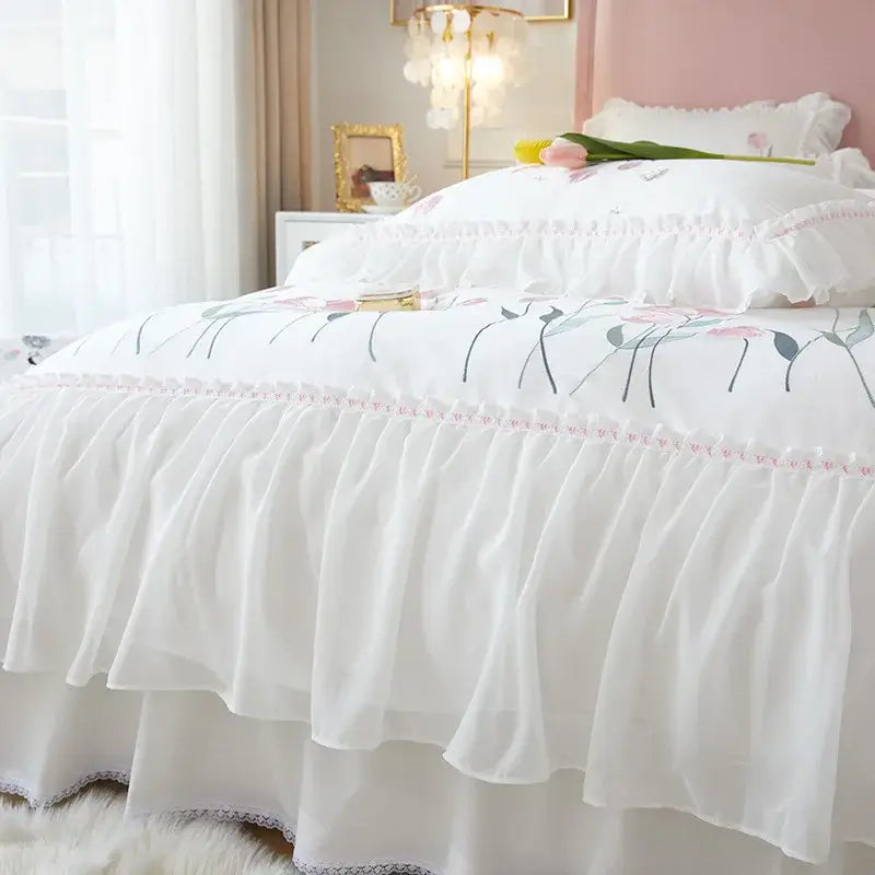 Set Biancheria da Letto "Principessa Tulipani" - per un tocco primaverile impreziosito da fini ricami e dettagli di pregio