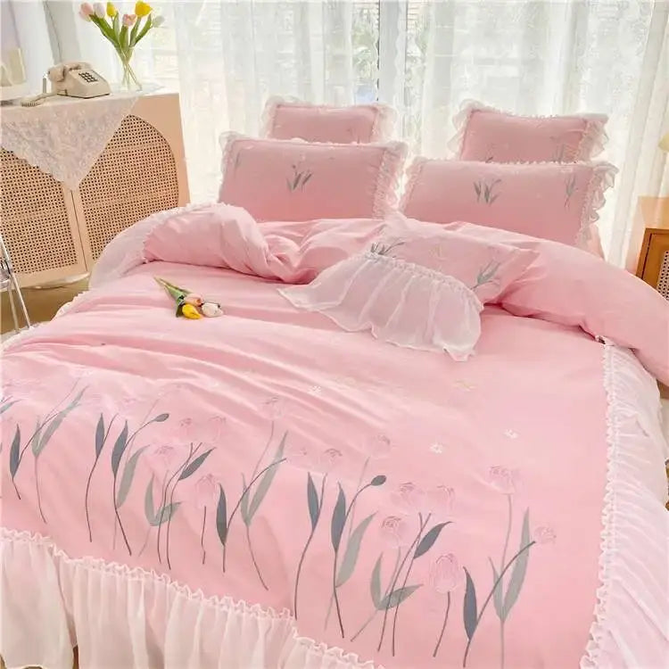 Set Biancheria da Letto "Principessa Tulipani" - per un tocco primaverile impreziosito da fini ricami e dettagli di pregio