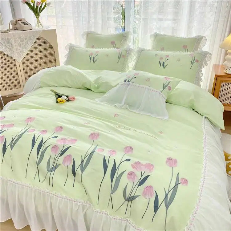 Set Biancheria da Letto "Principessa Tulipani" - per un tocco primaverile impreziosito da fini ricami e dettagli di pregio