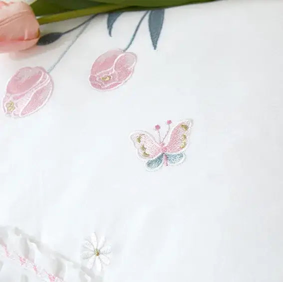 Set Biancheria da Letto "Principessa Tulipani" - per un tocco primaverile impreziosito da fini ricami e dettagli di pregio