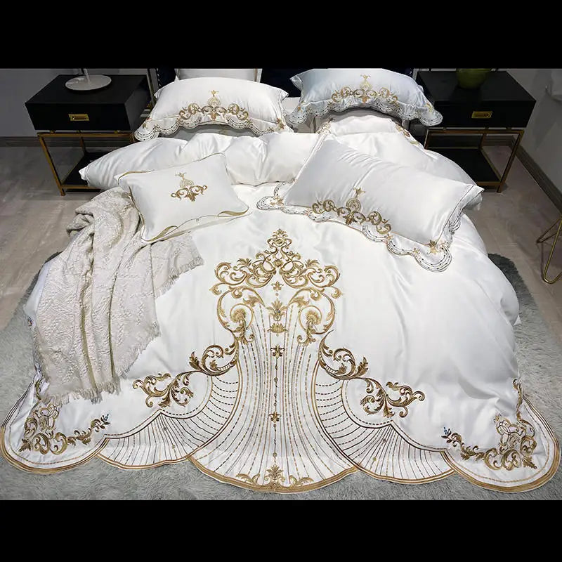 Set Biacheria da Letto "Yatch Monte Carlo" - in Raso Bianco di Lusso con raffinati ricami dorati.