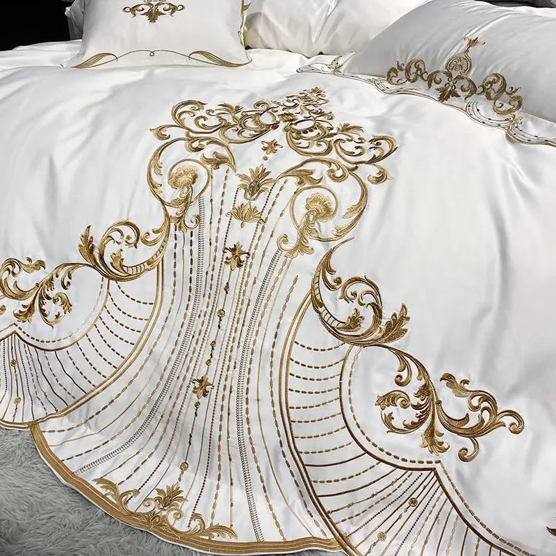 Set Biacheria da Letto "Yatch Monte Carlo" - in Raso Bianco di Lusso con raffinati ricami dorati.